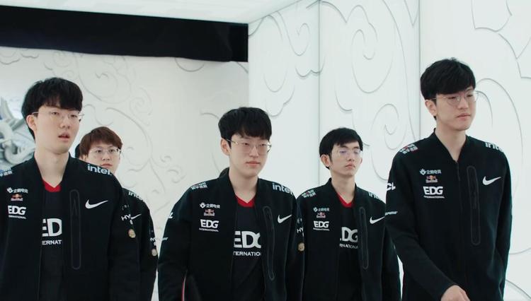 将球送到最 将球送到最