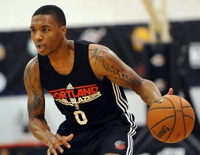 这位年轻的 这位年轻的