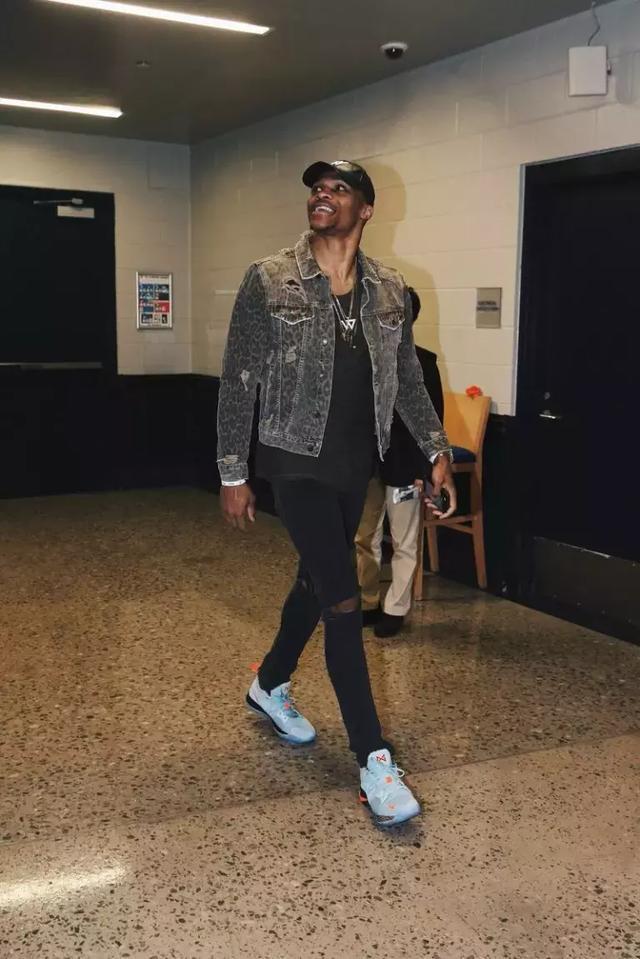 而是在叙述 而是在叙述